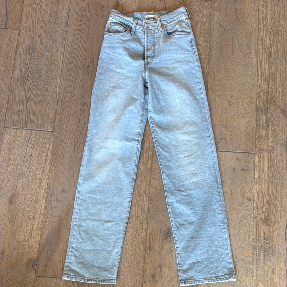 Levi’s Ribcage Straight denim Size 25